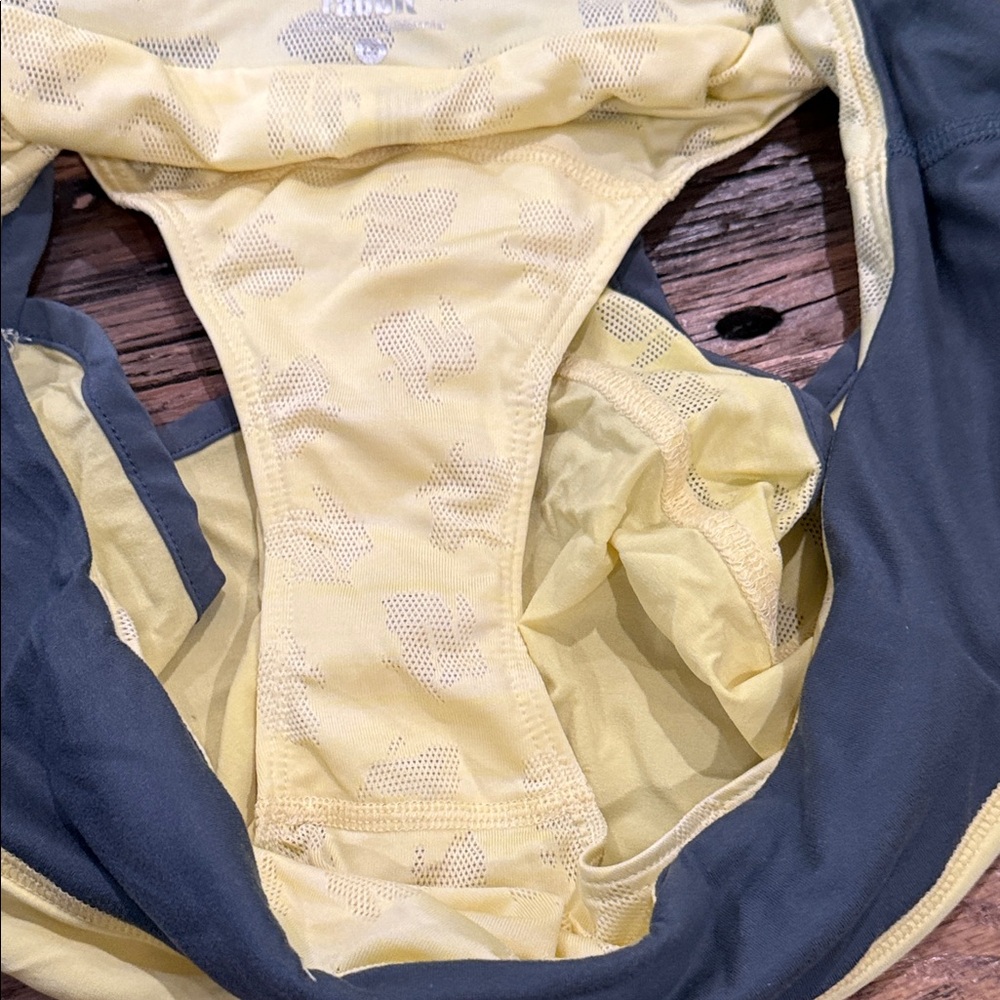 Women's Athletic Shorts in Yellow and Gray large like new - Picture 4 of 5